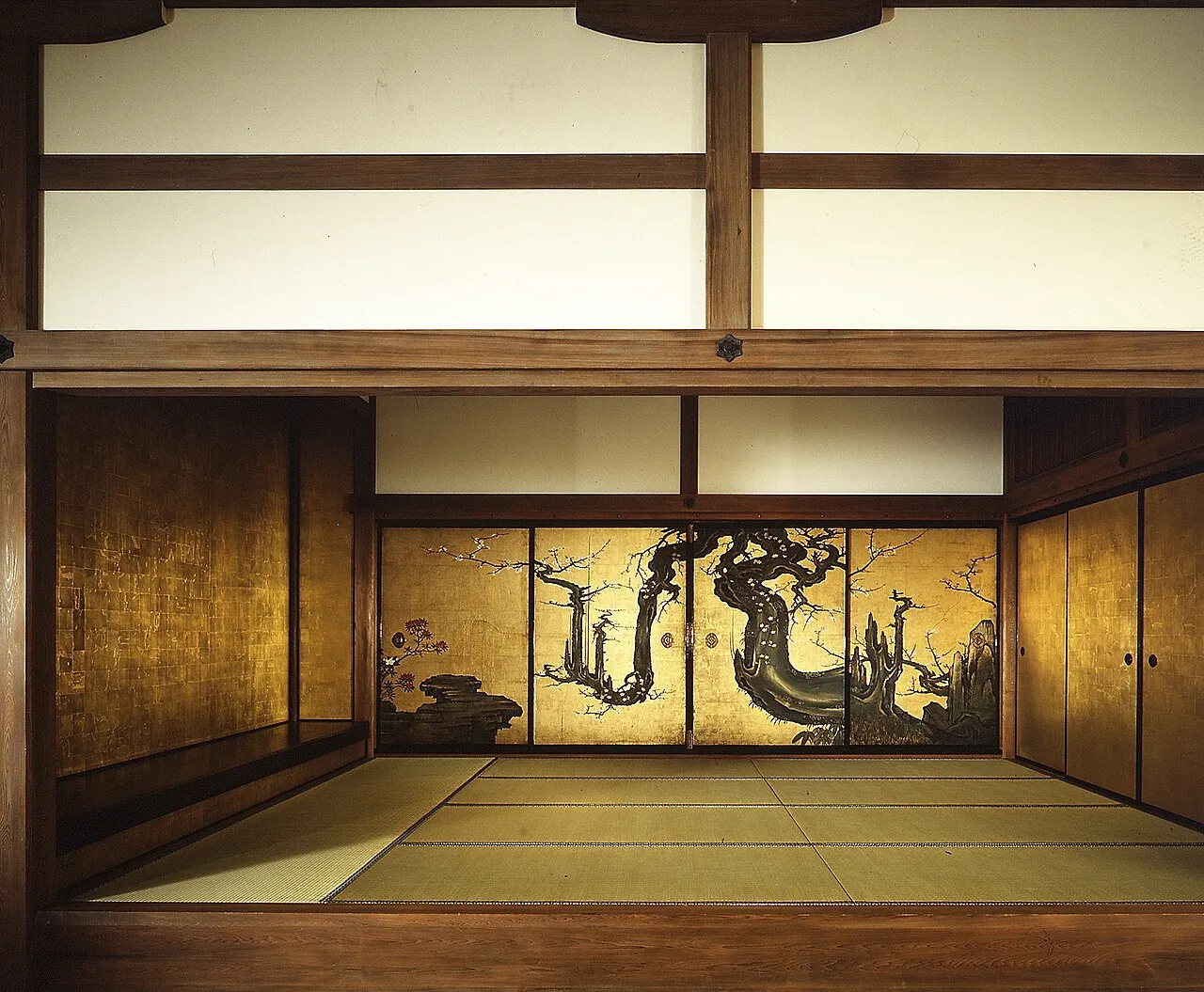 老梅図襖|Old Plum by Kano Sansetsu